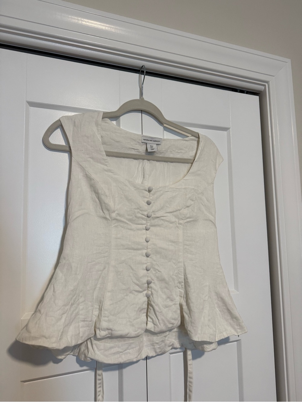 cupcakes & cashmere Cream Linen Button-Front Peplum Blouse